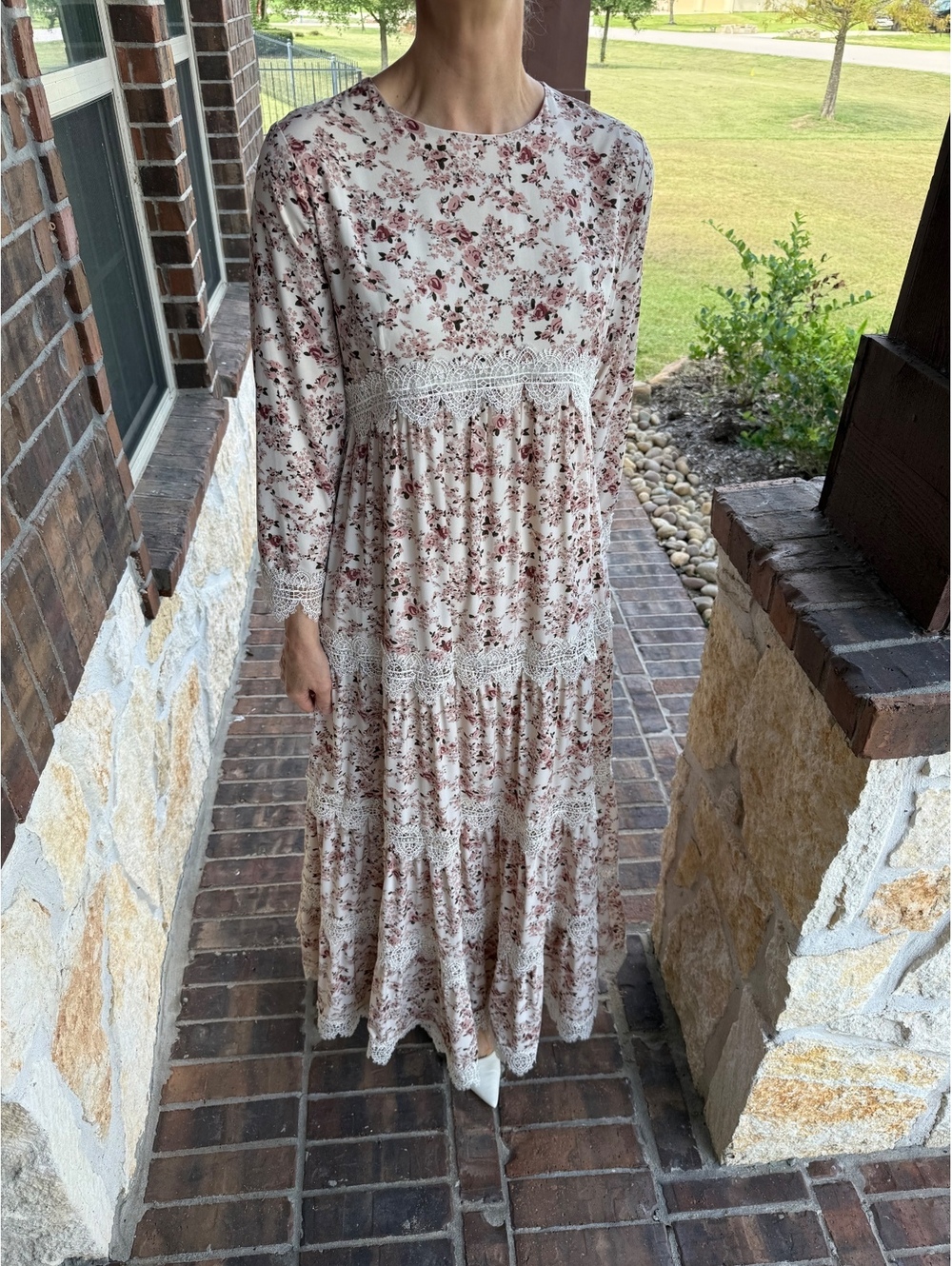 Dainty Jewell’s Cream Pink Floral Lace Tiered Maxi Dress Size Medium